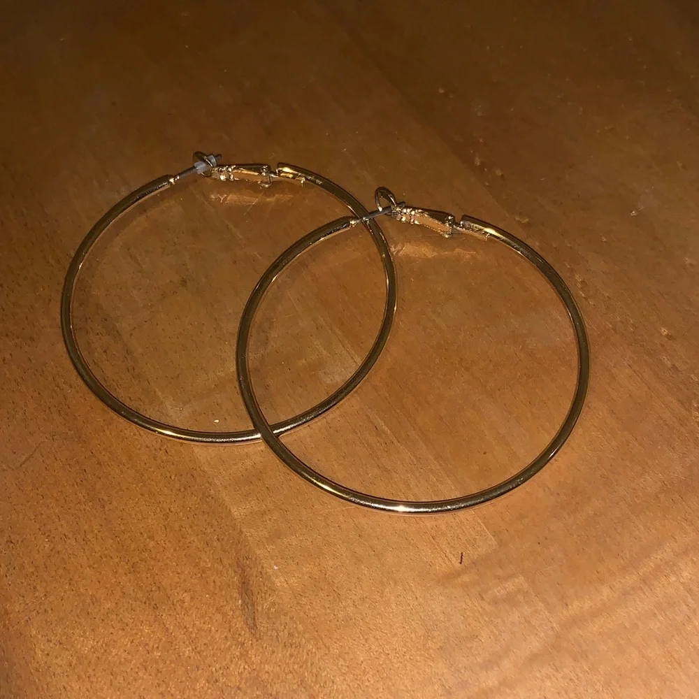 Elegant Gold Hoop Earrings - Picture 2 of 2